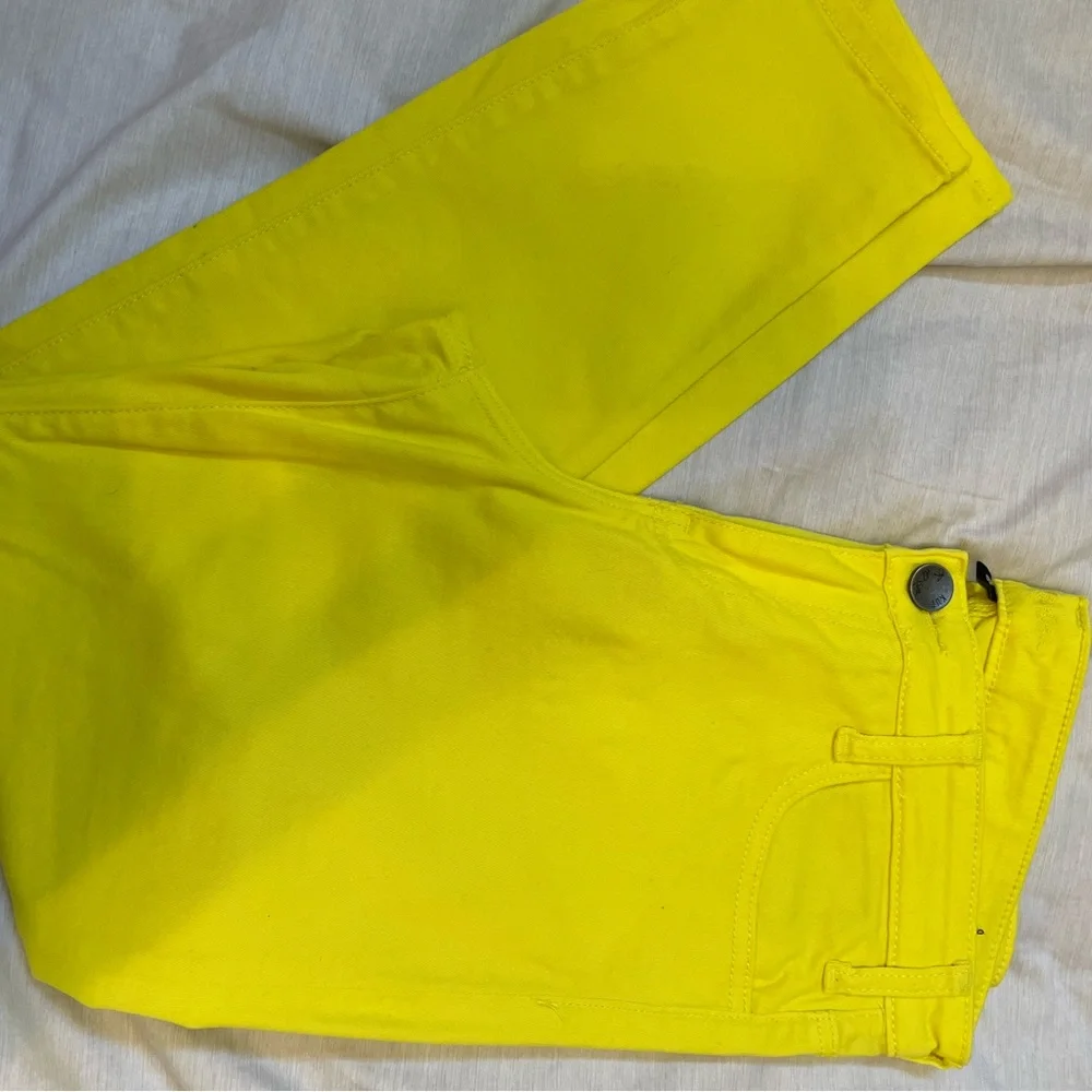 Kut from the Kloth Yellow Jeans - Picture 2 of 4